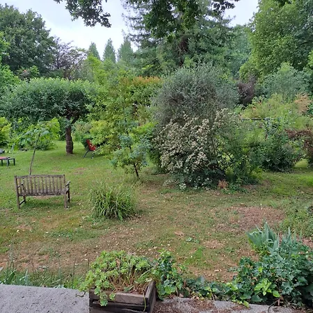 Vaste Independante Sur Grand Jardin Borde D'une Riviere 3*